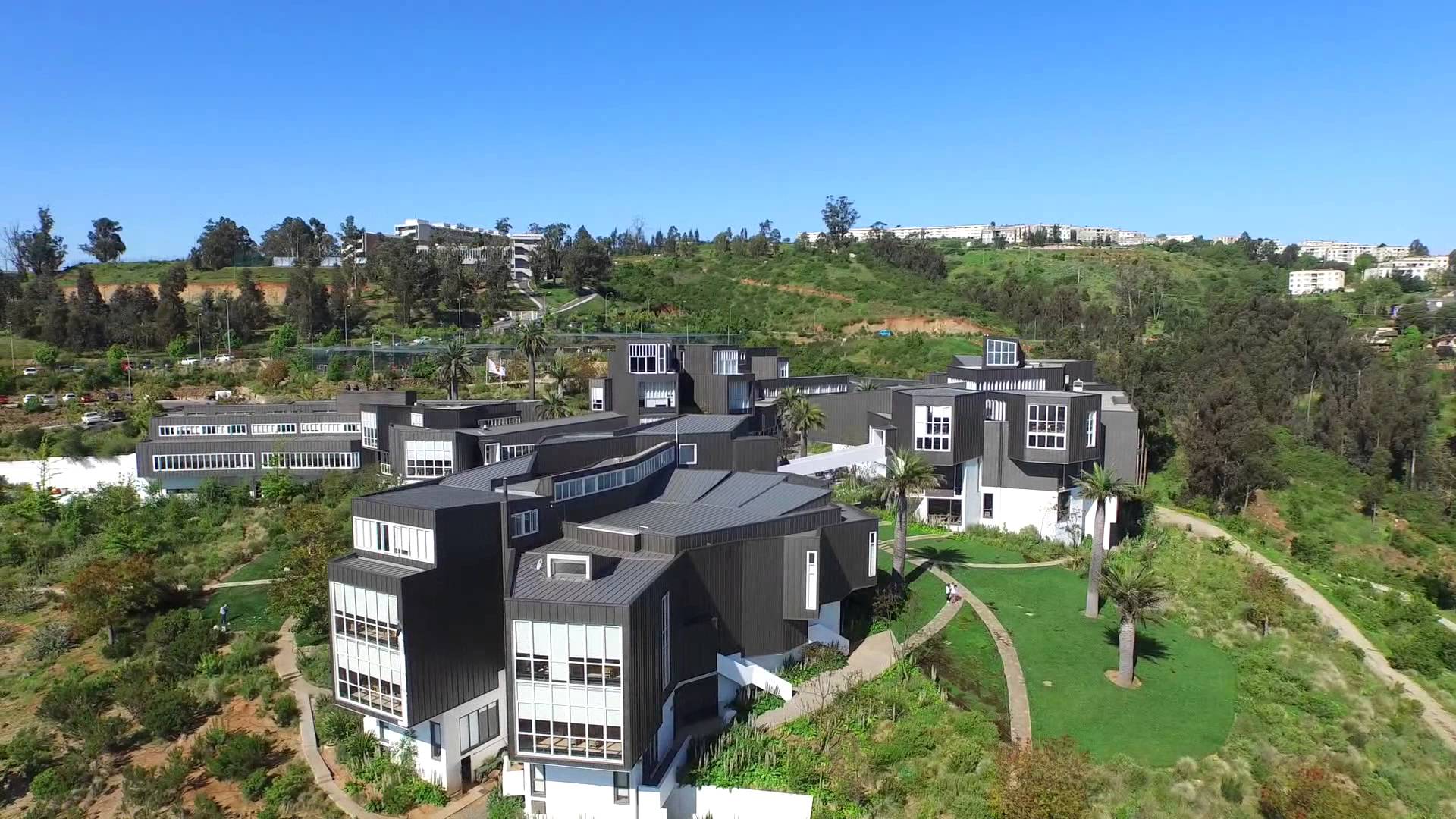 UNIVERSIDAD ADOLFO IBANEZ EM Normandie (fr)