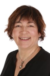 Sarah Alves, enseignante-chercheuse en Ressources Humaines et spécialiste de l'alternance à l'EM Normandie Sarah Alves, enseignante-chercheuse en Ressources Humaines et spécialiste de l'alternance à l'EM Normandie
