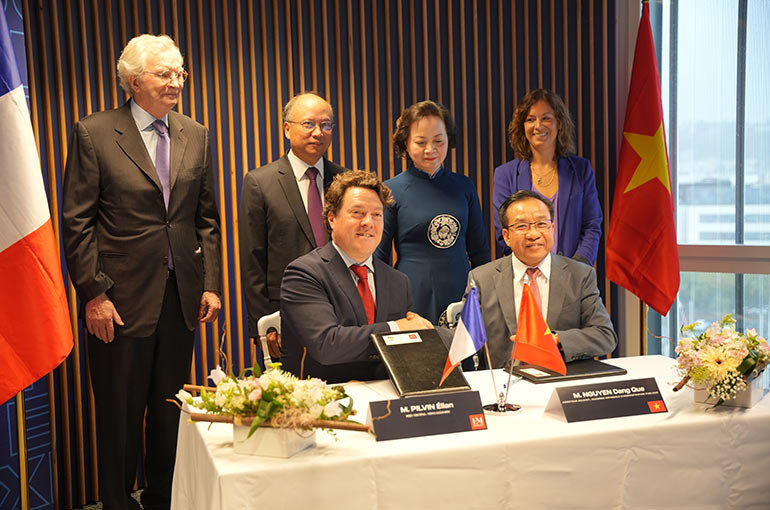 Signature accord Vietnam formation continue Signature accord Vietnam formation continue